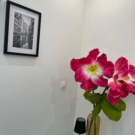Parisian Retreat In Batignolles Parijs