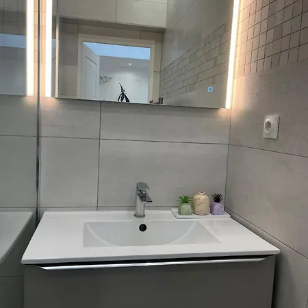 Appartement Parisian Retreat In Batignolles Parijs